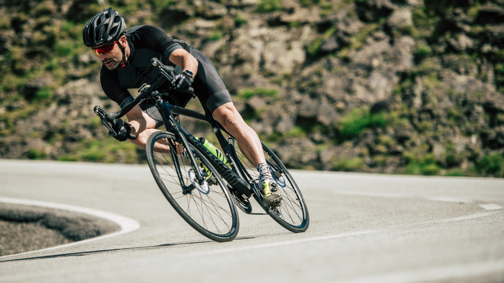 Ride Easy with the Nirve Forty-Nine 3-Speed Cruiser